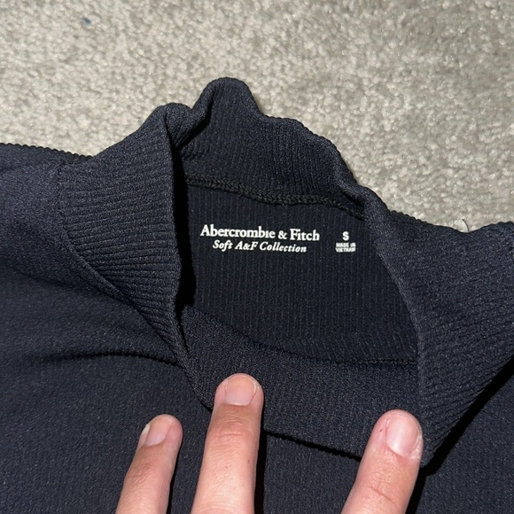 Abercrombie & Fitch size small soft black mock neck tank π©΅ - Picture 5 of 6